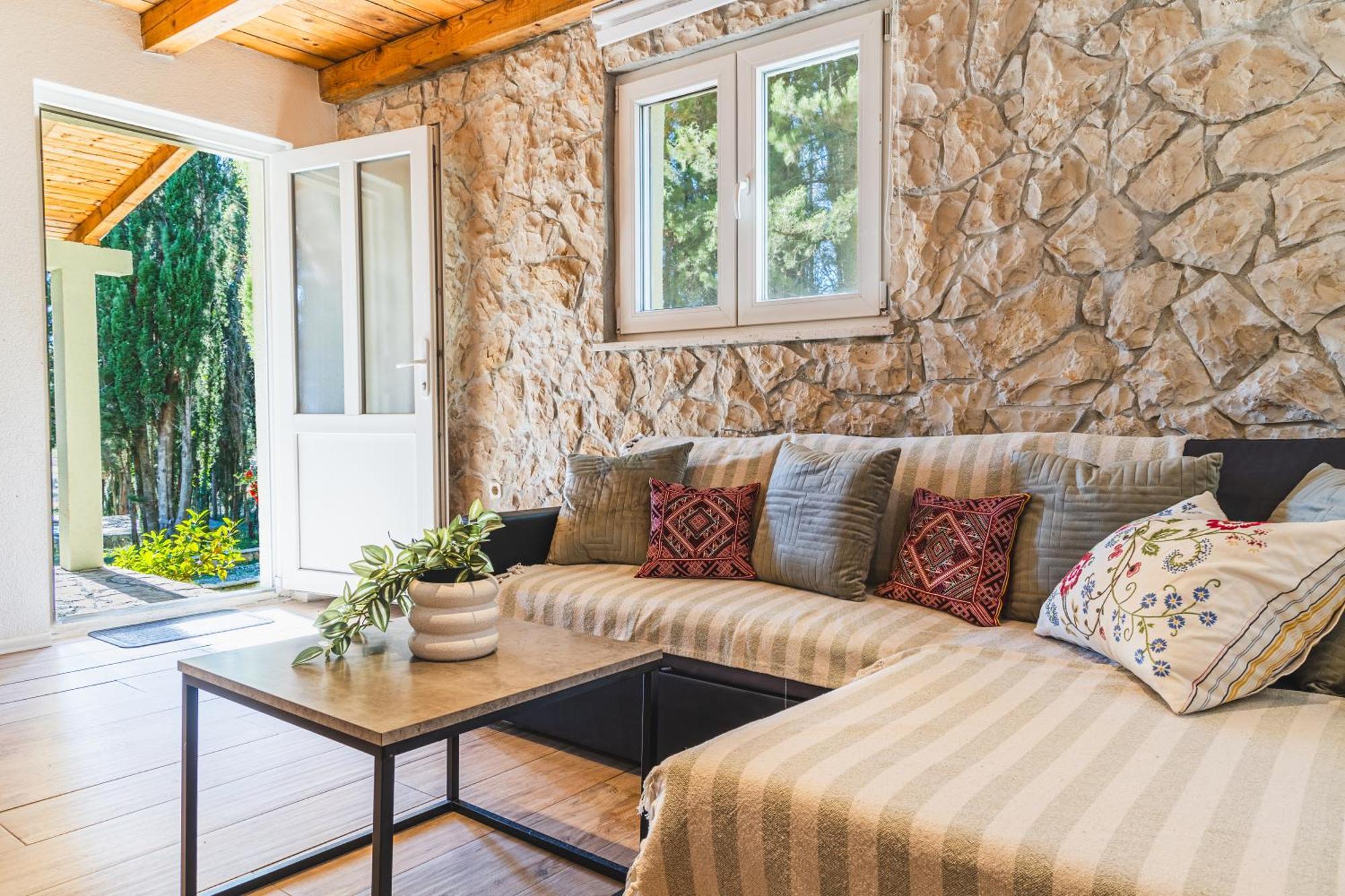 Country House Uros In Nature With Pool Lovorno Ngoại thất bức ảnh